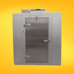 Cuarto frío tipo bunker, diseñado para almacenamiento de grandes volúmenes con máxima eficiencia térmica y aislamiento robusto.