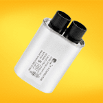 Capacitor de alta eficiencia, ideal para estabilizar y regular circuitos eléctricos en equipos electrónicos.