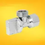 Válvula angular de alta calidad para controlar el flujo de agua o gas en sistemas hidráulicos.