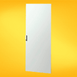 Puertas para armarios autosoportados, ofrecen protección y fácil acceso a equipos.