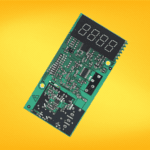 Tarjeta electrónica para microondas, diseñada para controlar y optimizar el funcionamiento del aparato.