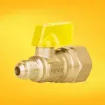 Válvulas de precisión para regular el flujo de líquidos y gases en instalaciones industriales y domésticas.