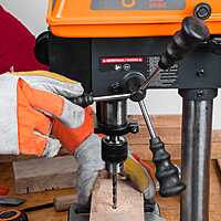 Taladro de piso 8", 1/3 HP (250 W), broquero 1/2", Truper TAPI-8 / 16174 Taladro de piso 8", 1/3 HP (250 W), broquero 1/2", Truper TAPI-8 / 16174